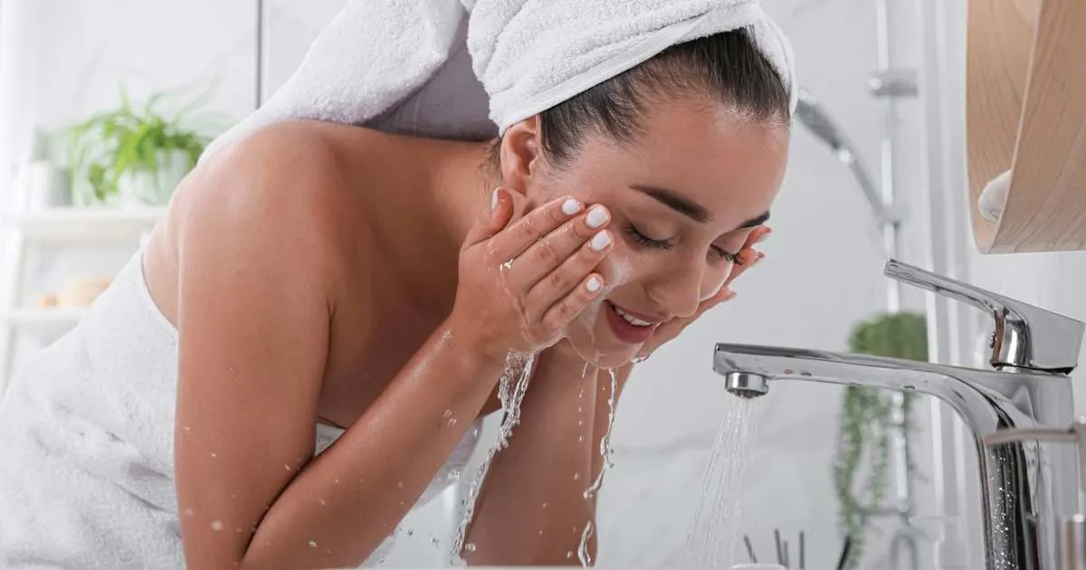 Jak správně čistit pleť: mýty, fakta a doporučené postupy