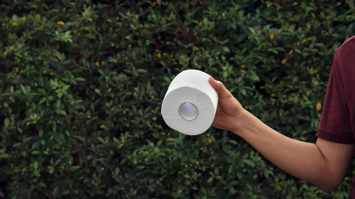 Jaro je oficiálně tady: jak využít kartonové role na zahradě